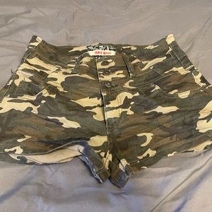 Camo hot kiss shorts